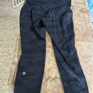 lululemon Base Pace HR Tight 25” Black Camo Size 8